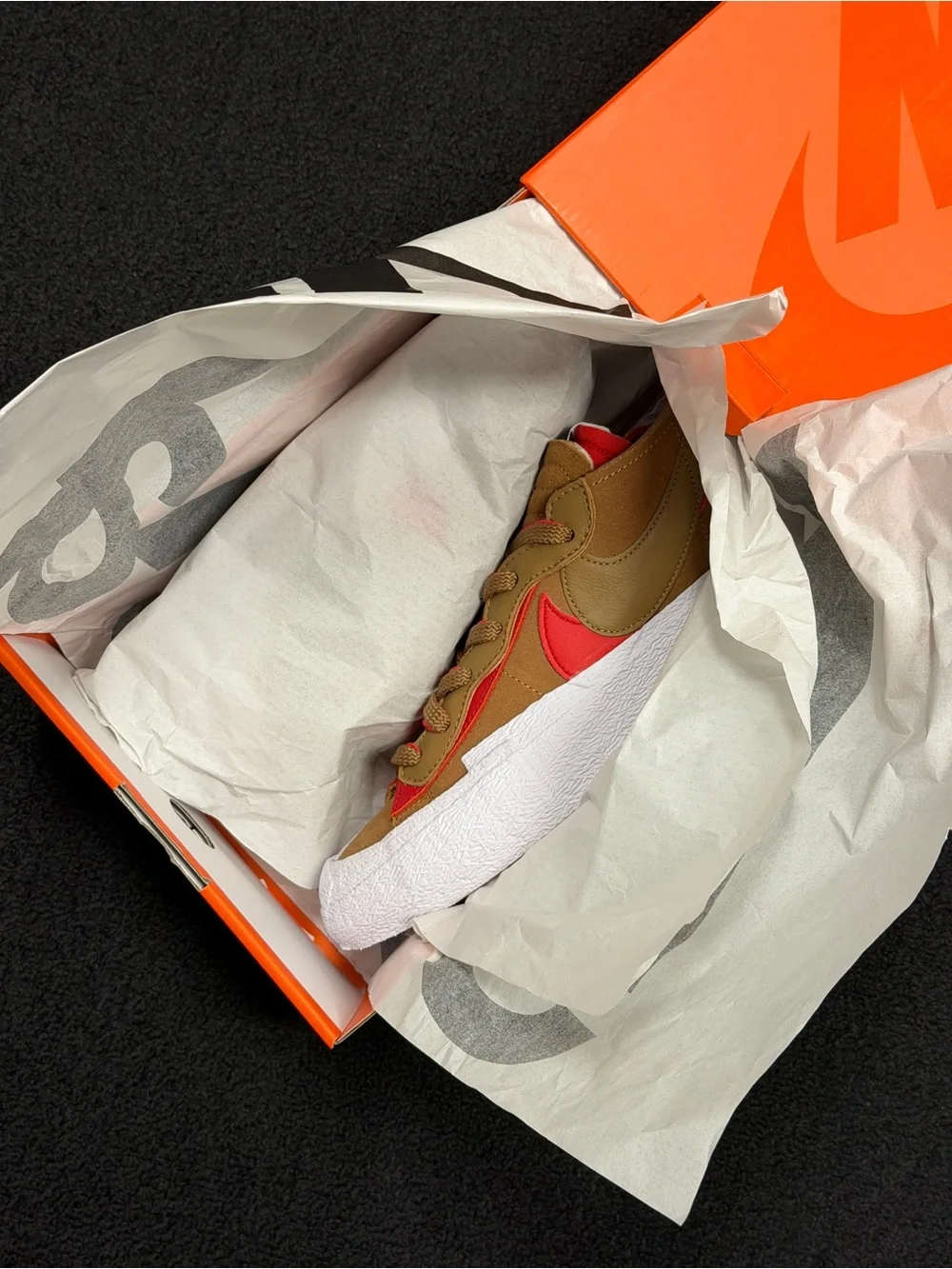 DS Nike Blazer Low Sacai size 8.5 Brand New 100% Authentic